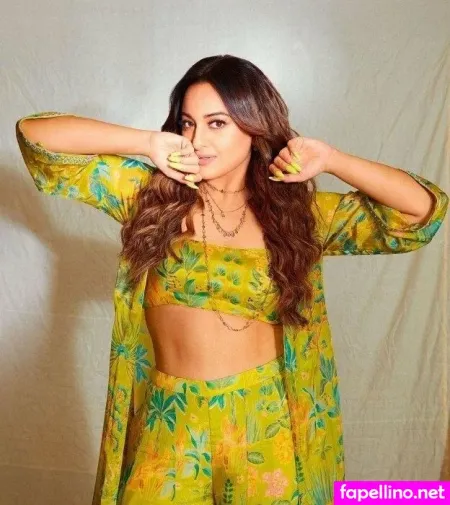 Sonakshi Sinha OnlyFans Thumbnail #Dan0o2VfEd