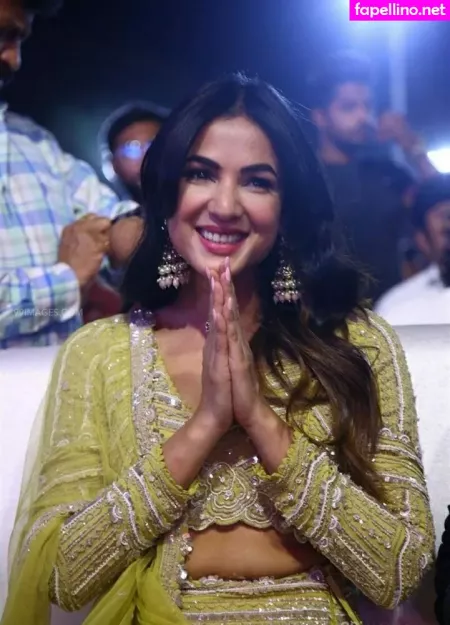 Sonal Chauhan OnlyFans Thumbnail #1LJBCg8m8m