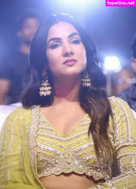 Sonal Chauhan OnlyFans Thumbnail #OqeBG8Nnuj