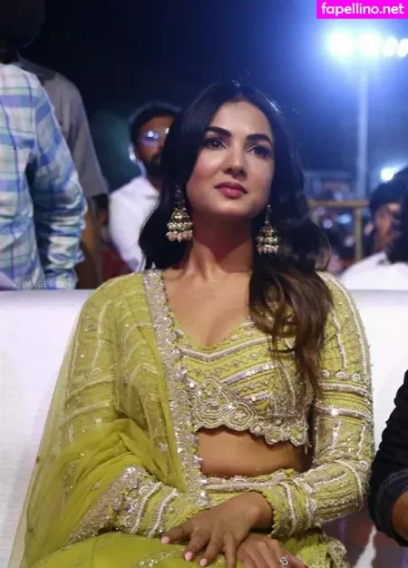 Sonal Chauhan OnlyFans Thumbnail #dNg57BV6L0
