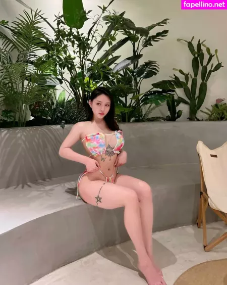 Songyuxin Hitomi OnlyFans Thumbnail #0d2gChvTGz