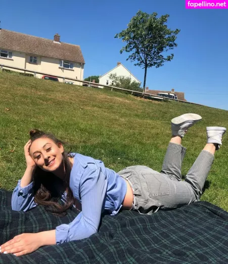 Soph Alice OnlyFans Thumbnail #F9cJZt9XPg