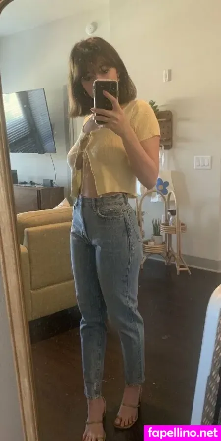 Soph8983 Sophie43 OnlyFans Thumbnail #5DLckpD5p1
