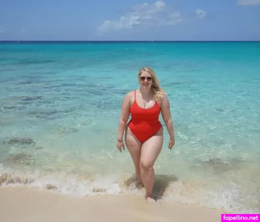 Sopheeturner Main Profile Photo