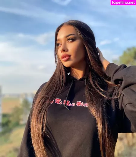 Sophia Adamova OnlyFans Thumbnail #CfK8TekiCi