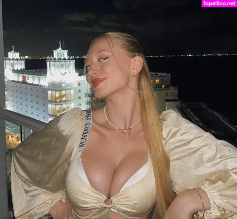 Sophia Ilysm OnlyFans Thumbnail #oYoeVBTxKg