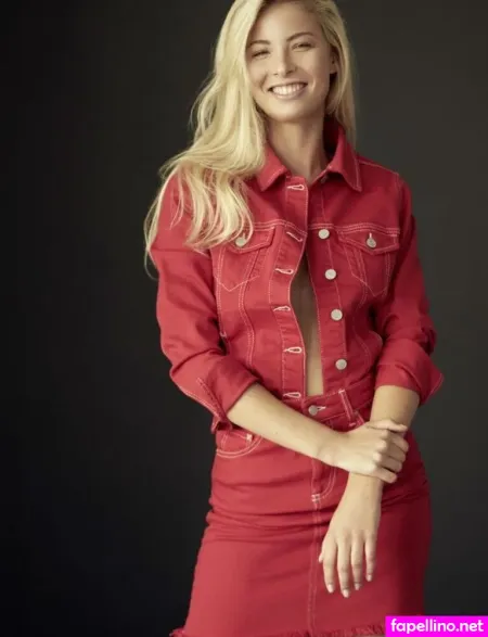 Sophia L OnlyFans Thumbnail #2q9vYTVfTW