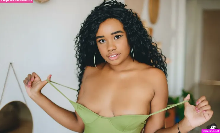 Sophia Lins 4 OnlyFans Thumbnail #u5wgaq3MM4