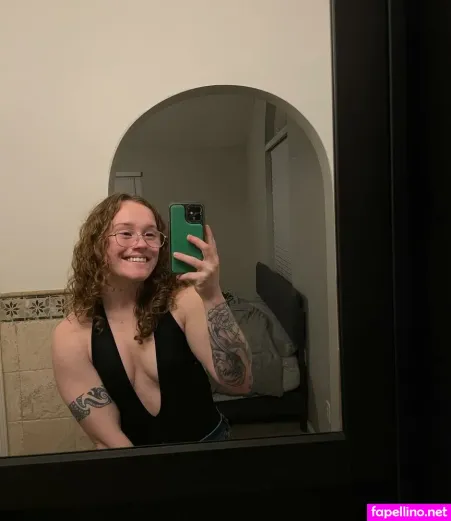 Sophia Ross OnlyFans Thumbnail #SV22k2cleV