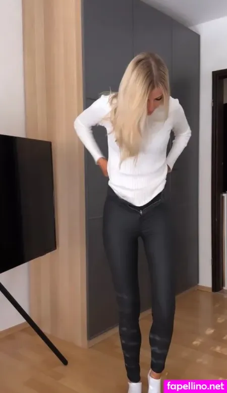 Sophia Schnherr OnlyFans Thumbnail #AiZkL1nnSb