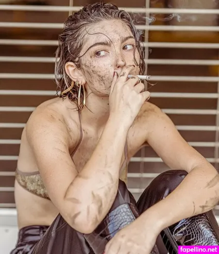 Sophia Woodward OnlyFans Thumbnail #Ran2LEFkH5