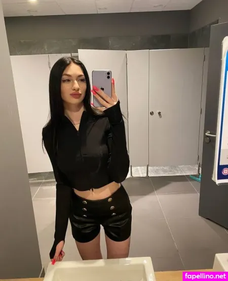 Sophiaabelow OnlyFans Thumbnail #qGU1BaIL0c