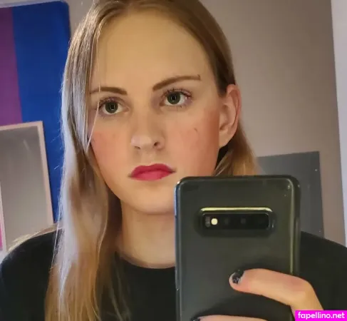 Sophie Asimov OnlyFans Thumbnail #dLC8DBK1wV