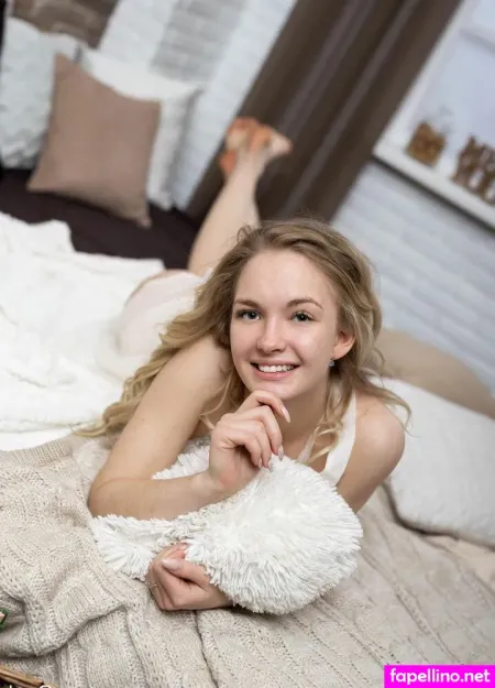 Sophie Blond OnlyFans Thumbnail #3wGYOvlbxk