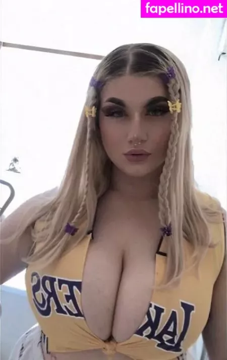 Sophie C Main Profile Photo
