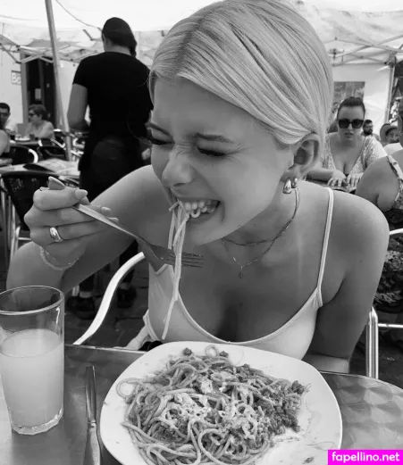 Sophie Charlott OnlyFans Thumbnail #IaFzeeVfq1