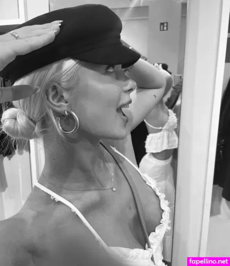 Sophie Charlott OnlyFans Thumbnail #hxoMpqHTUn