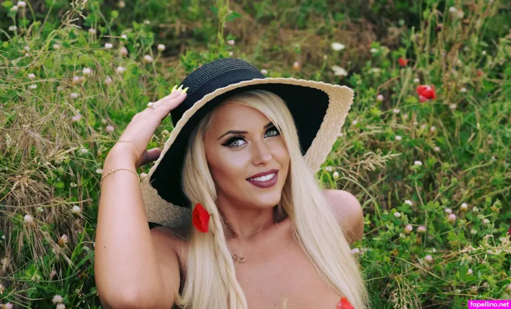 Sophie Cox OnlyFans Thumbnail #BeUB9TVRqb