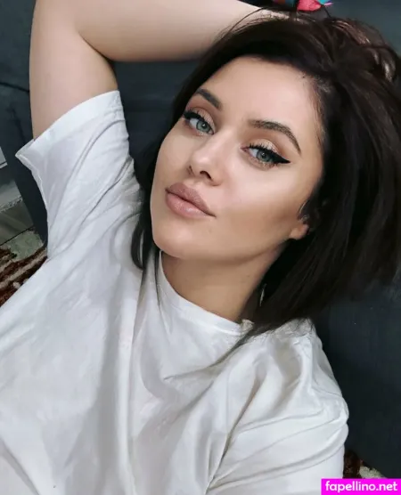 Sophie Cox OnlyFans Thumbnail #LnsvOU3YGL