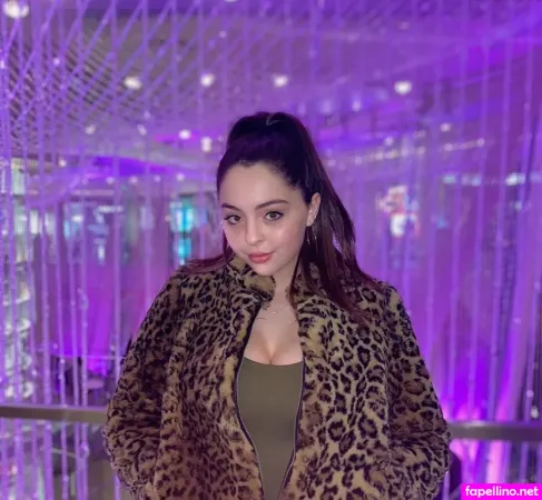 Sophie Glasser OnlyFans Thumbnail #8YL9unBWKK