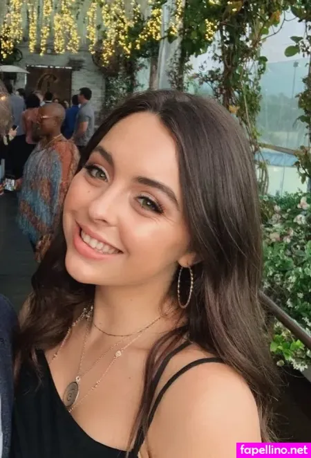 Sophie Glasser OnlyFans Thumbnail #GbIuZHblj8