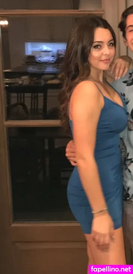 Sophie Glasser OnlyFans Thumbnail #qDNTYgOO0i