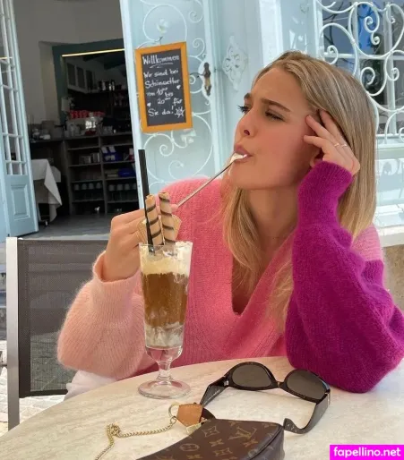 Sophie Kern OnlyFans Thumbnail #6CPl8EJPlC