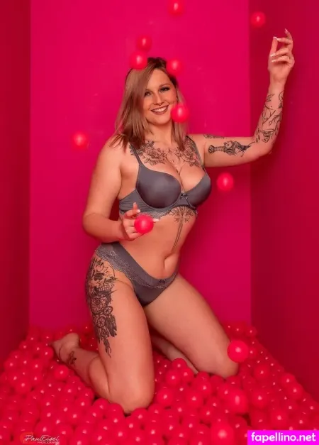 Sophie Kettner OnlyFans Thumbnail #1LFg4rLD3j