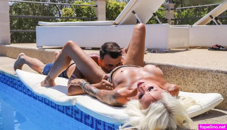 Sophie Logan OnlyFans Thumbnail #Xpy2GqUIJ1