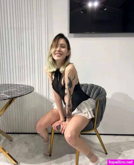 Sophie Mur OnlyFans Thumbnail #8iI8r7lGqL