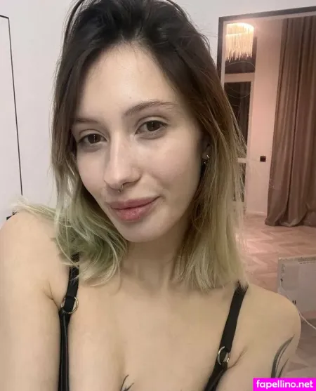 Sophie Mur OnlyFans Thumbnail #UpyD7xspqQ