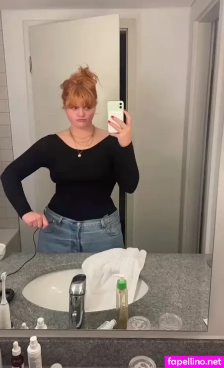 Sophie Passmann OnlyFans Thumbnail #Emx0bAiOjR