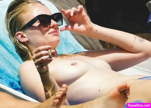Sophie R OnlyFans Thumbnail #qOnDvJX5S2