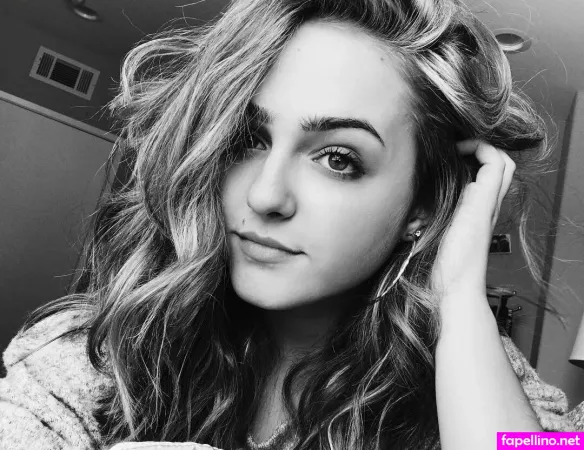 Sophie Reynolds OnlyFans Thumbnail #QEwCyk1xAX