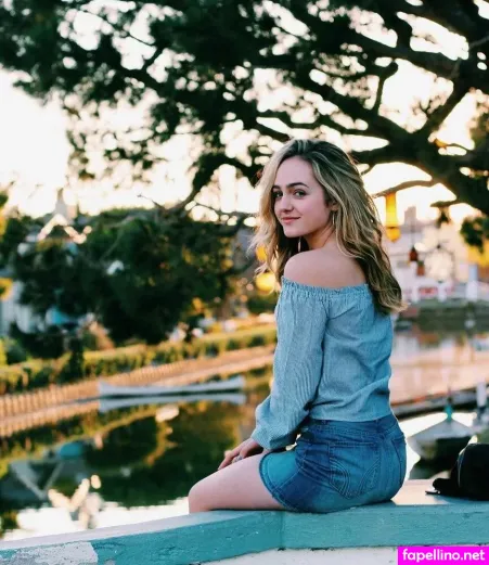 Sophie Reynolds OnlyFans Thumbnail #RRwxmTr1eU