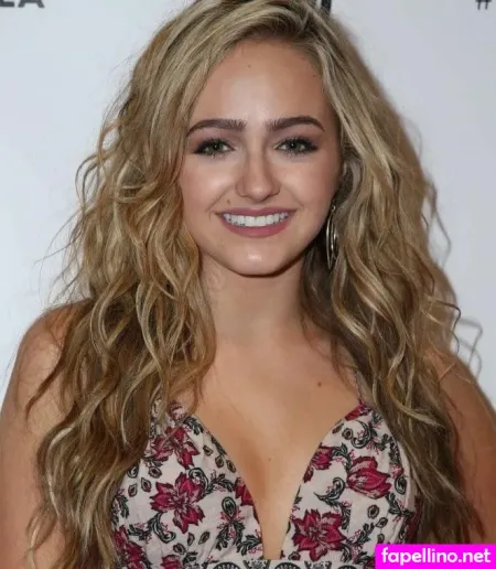 Sophie Reynolds OnlyFans Thumbnail #qqgsaZJ2TA