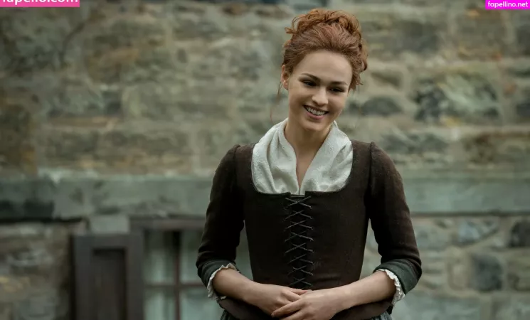 Sophie Skelton OnlyFans Thumbnail #ZOBZDVXdnP