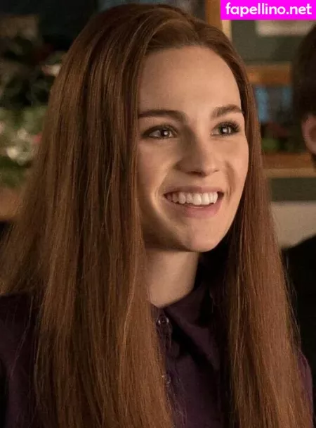 Sophie Skelton OnlyFans Thumbnail #ieGwSkj1ls