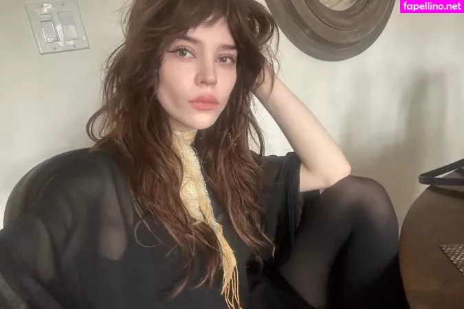 Sophie Thatcher OnlyFans Thumbnail #8QzinNPv6q