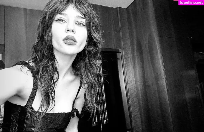 Sophie Thatcher OnlyFans Thumbnail #CCr5X7YbFt
