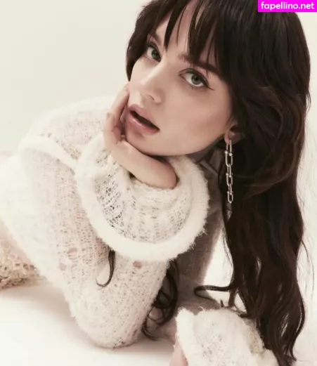 Sophie Thatcher OnlyFans Thumbnail #D6fNGaOMsc