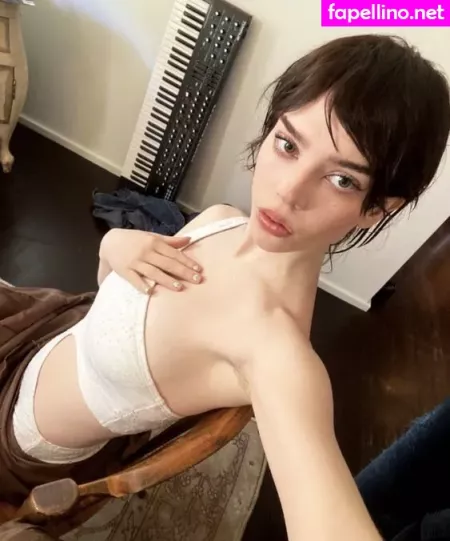 Sophie Thatcher OnlyFans Thumbnail #OLXbymhLDG