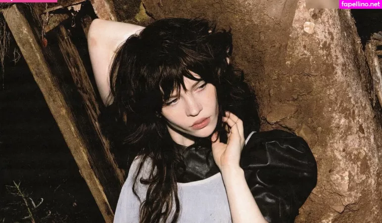 Sophie Thatcher OnlyFans Thumbnail #QLFwbw9fBh