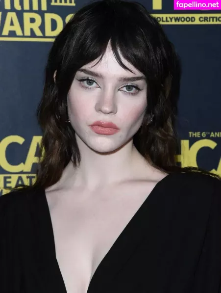 Sophie Thatcher OnlyFans Thumbnail #QSpCPp1TOe