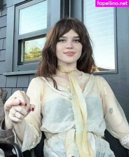 Sophie Thatcher OnlyFans Thumbnail #RGXNzb9lge