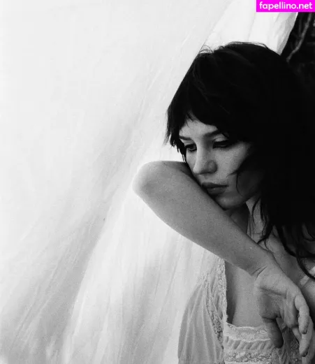 Sophie Thatcher OnlyFans Thumbnail #a3CSbyMh1N