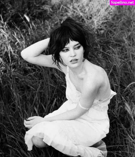 Sophie Thatcher OnlyFans Thumbnail #be7MR3Qh2L