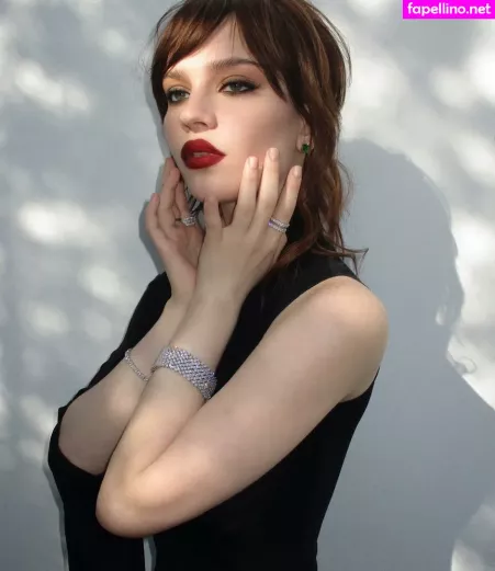 Sophie Thatcher OnlyFans Thumbnail #mDFdZFJiHI