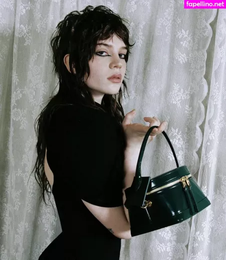 Sophie Thatcher OnlyFans Thumbnail #mSSGeOeDND