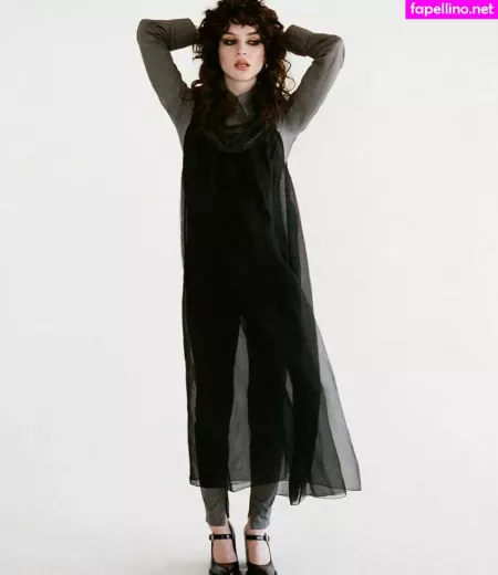 Sophie Thatcher OnlyFans Thumbnail #mdsrFsjj2Z